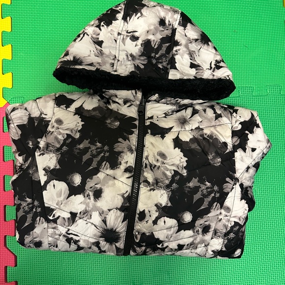 Girls winter jacket - Picture 4 of 4